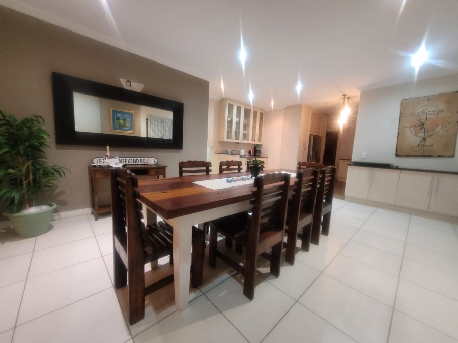 6 Bedroom Property for Sale in Paradise Beach Eastern Cape